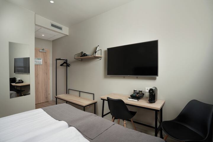 Room 26 of 80