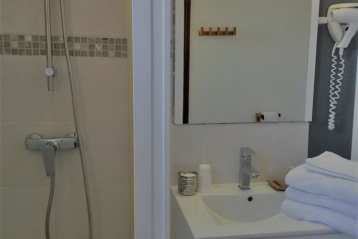 Room 12 of 19