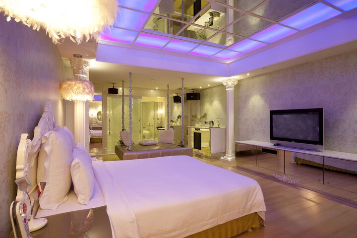 Room 5 of 55