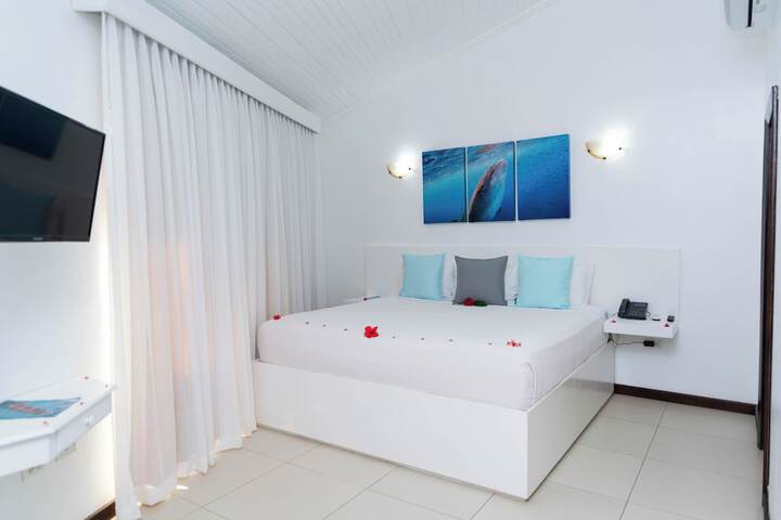 Room 53 of 270
