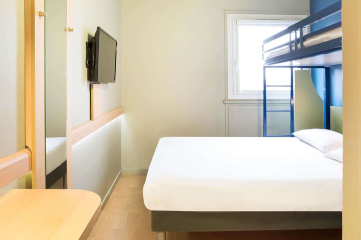 Room 25 of 39