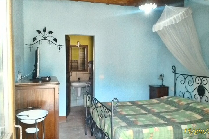 Room 4 of 68