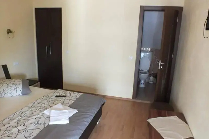 Room 4 of 20
