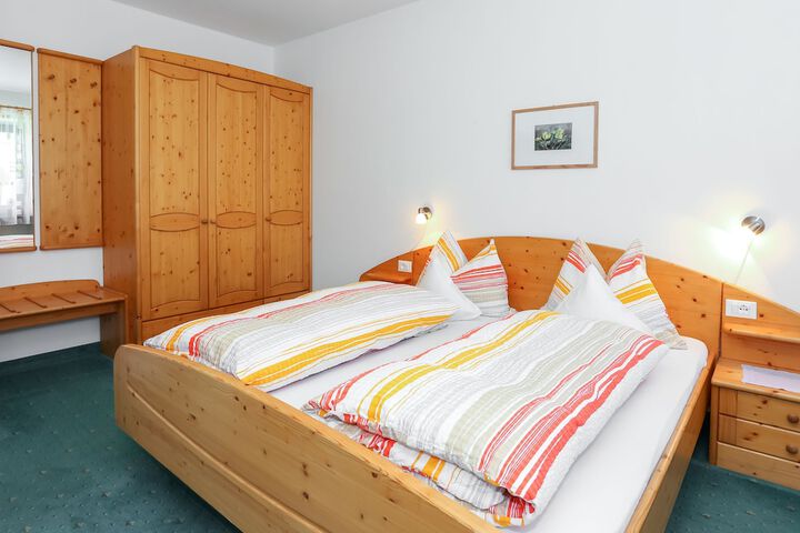 Room 10 of 92