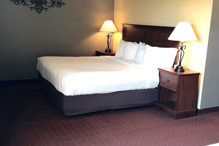 1 King Bed (5 of 62)