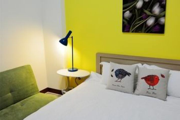Room 6 of 17
