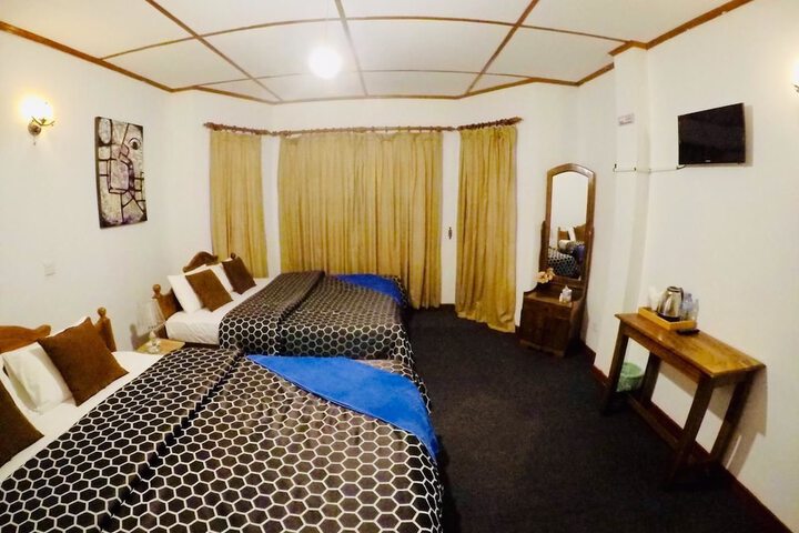Room 12 of 119