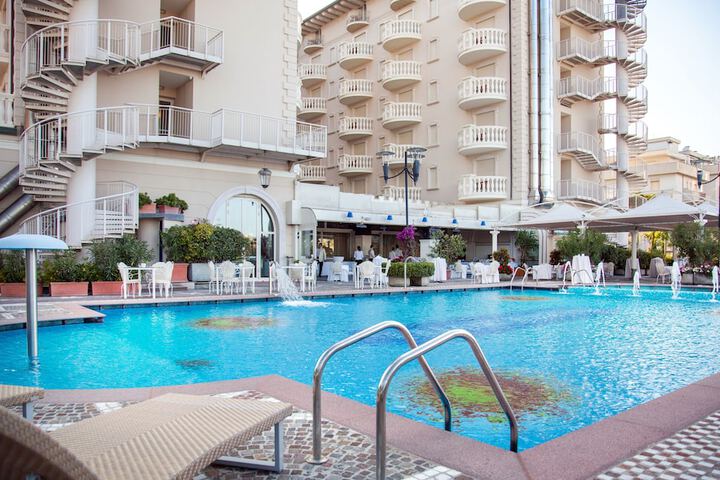 Hotel Pool