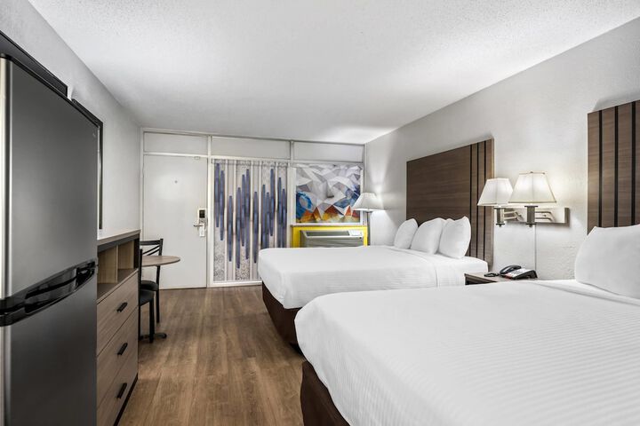 Room 17 of 40
