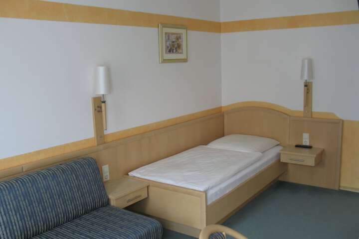 Room 16 of 64