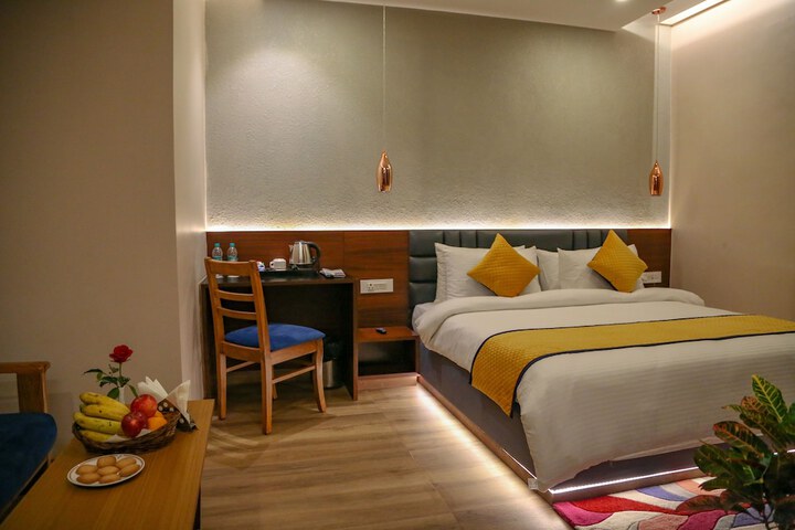 Room 10 of 28