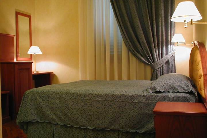 Room 9 of 33