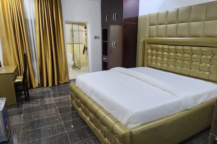 Room 5 of 24
