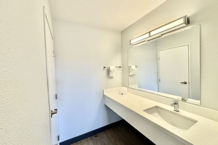 Room 4 of 23