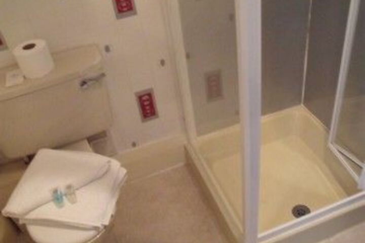 Room 3 of 63