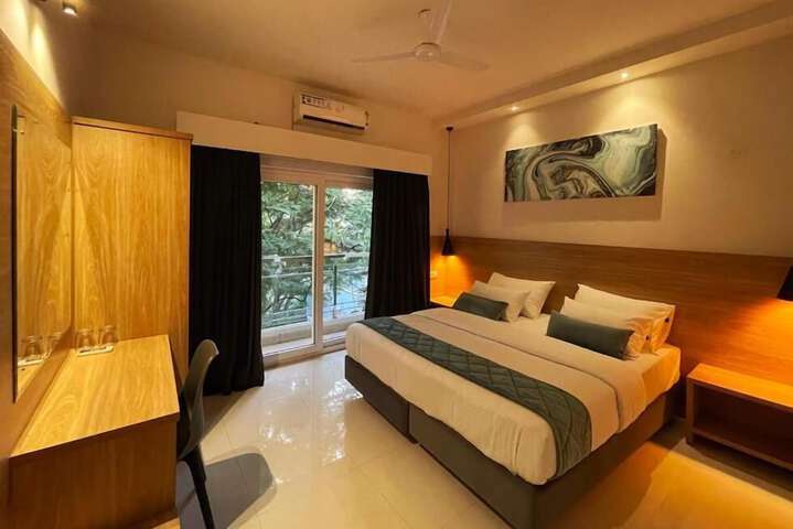 Room 8 of 34
