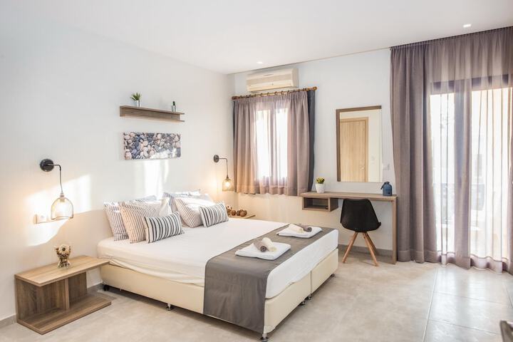 Room 2 of 67