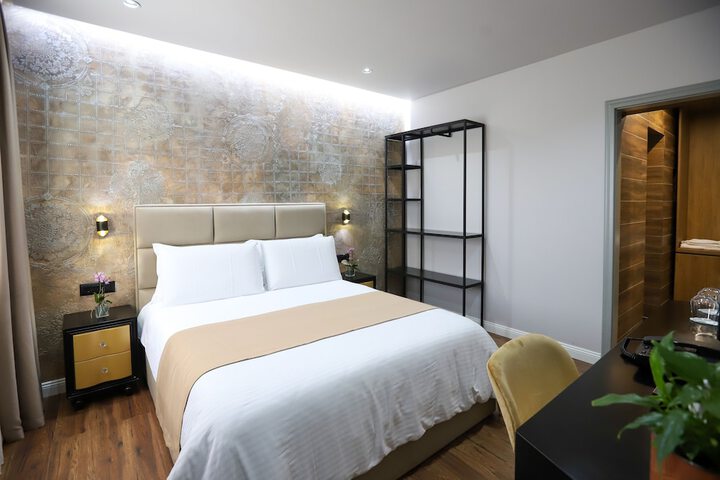 Room 17 of 121