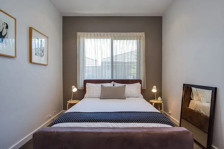Room 2 of 16