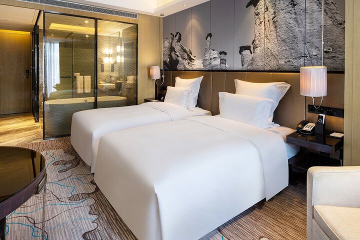 Room 16 of 37