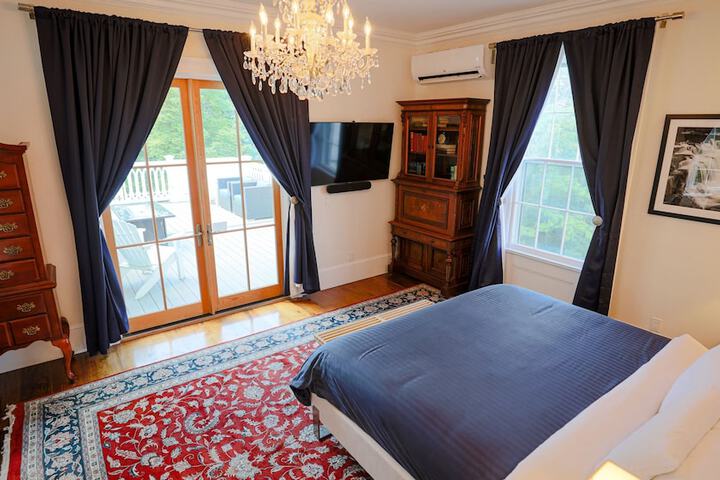Room 33 of 128