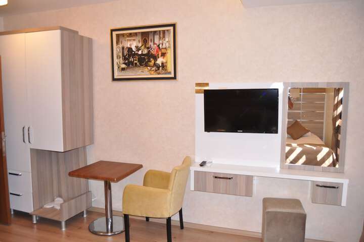 Room 9 of 14
