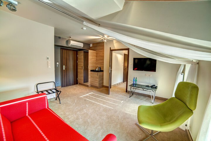 Room 13 of 64