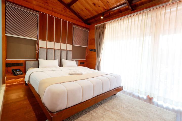 Room 9 of 27