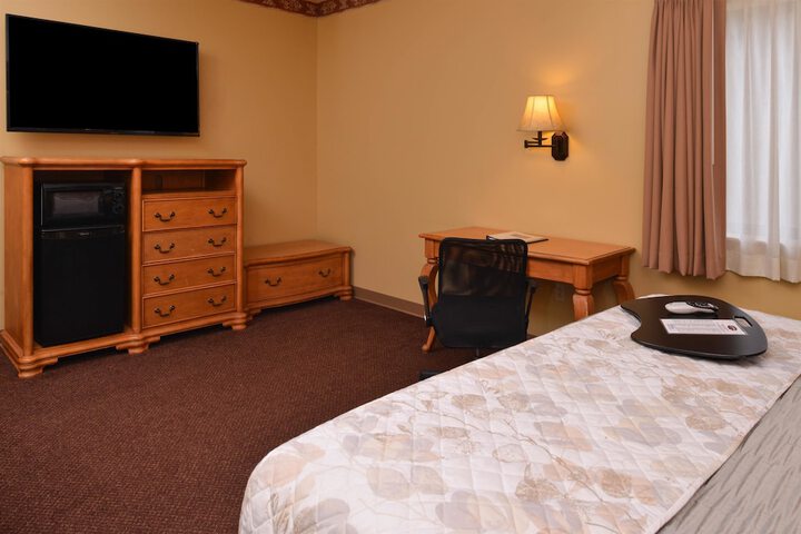 1 King Bed (14 of 14)