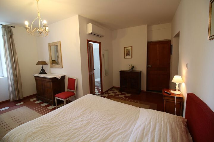 Room 21 of 48
