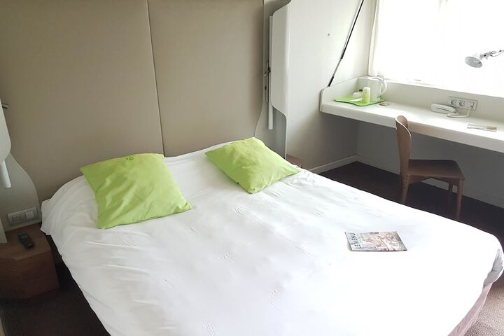 Room 10 of 44