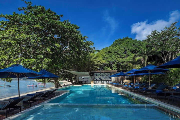 Hotel with Pool