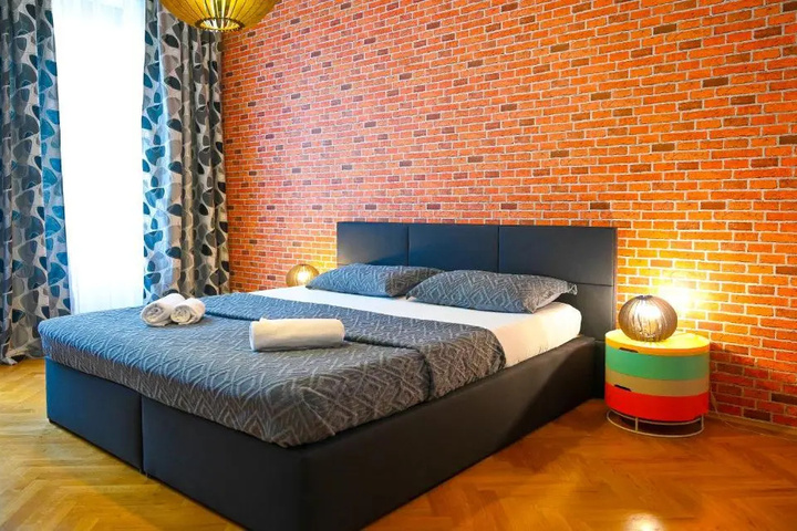 Room 4 of 12