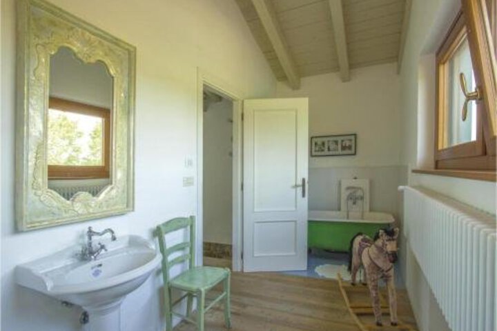 Room 9 of 9