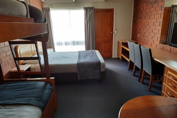 Room 5 of 31