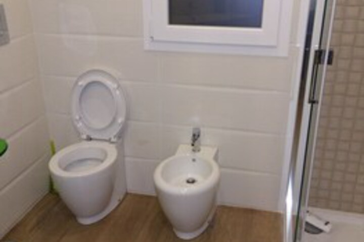 Room 4 of 33