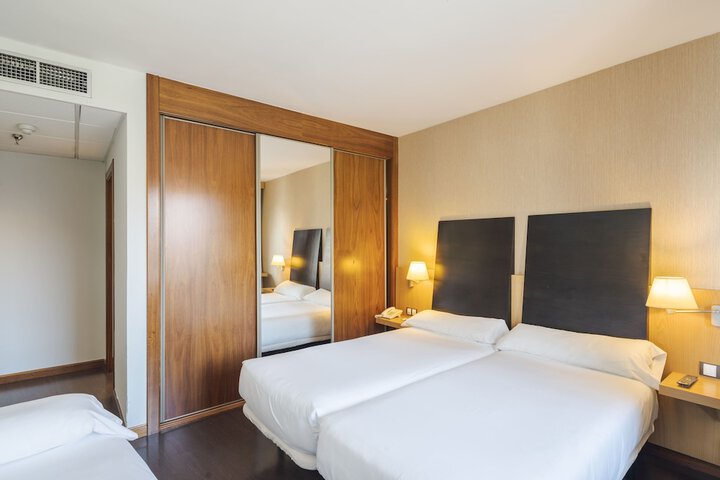 Room 34 of 92