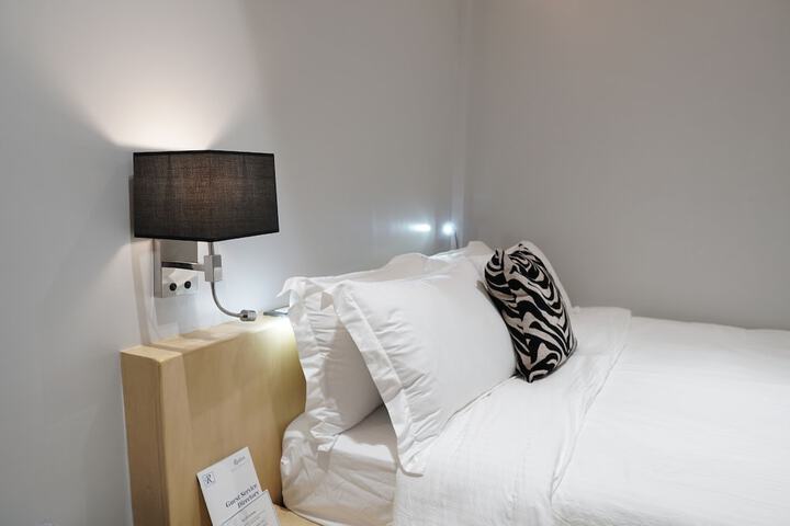 Room 4 of 25