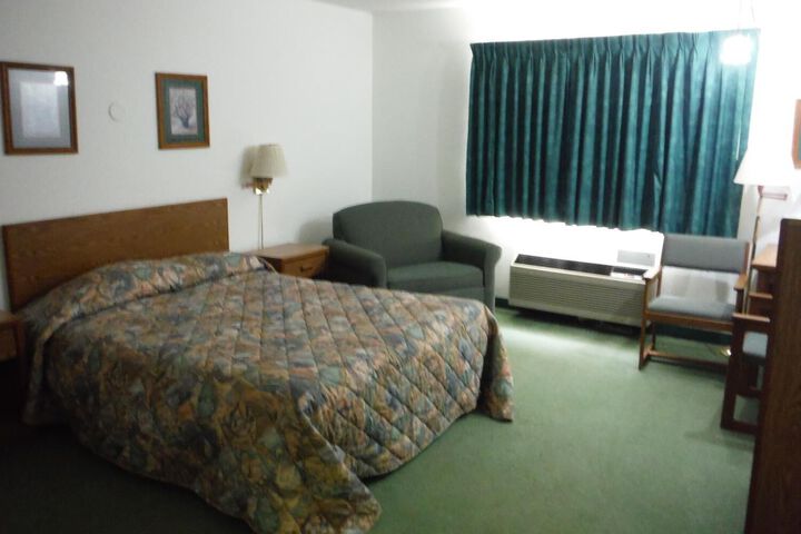 Room 8 of 12