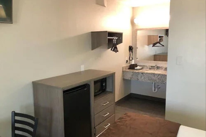 Room 6 of 19