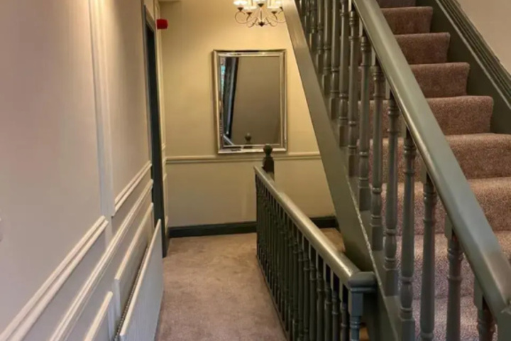 Room 8 of 11