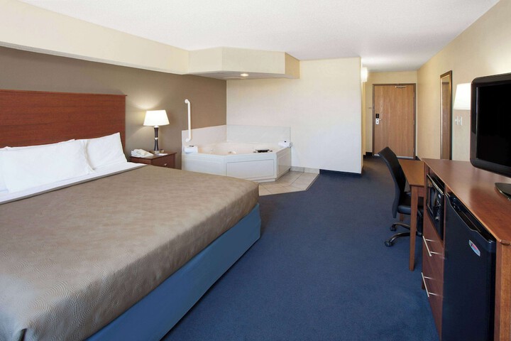 1 King Bed 1 Bedroom Suite (1 of 13)