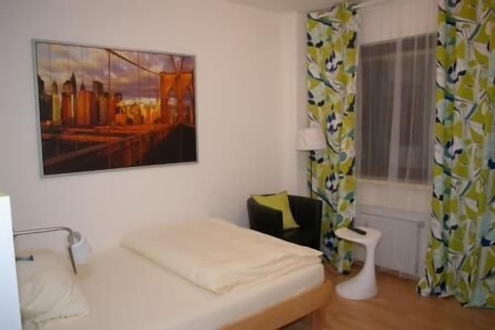 Room 8 of 26