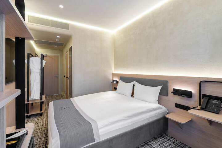 Room 3 of 36