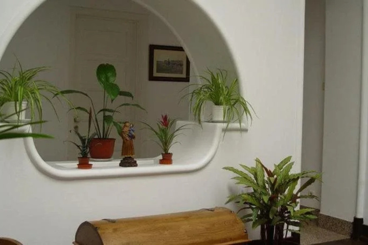 Room 9 of 12