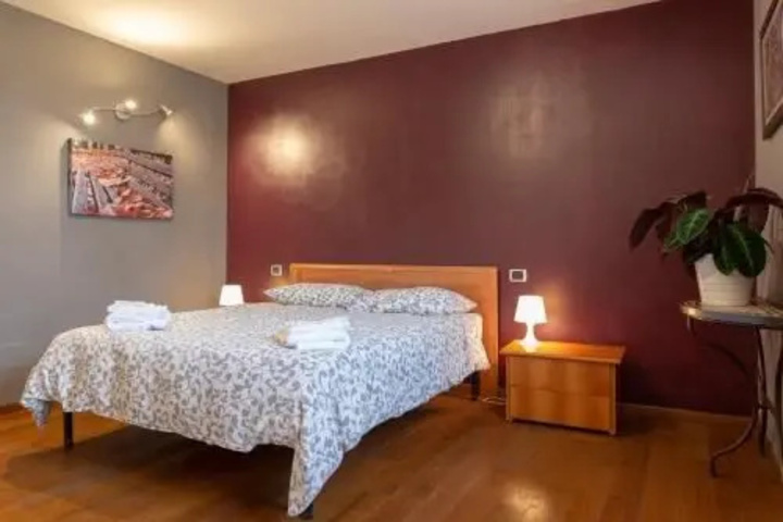Room 2 of 9