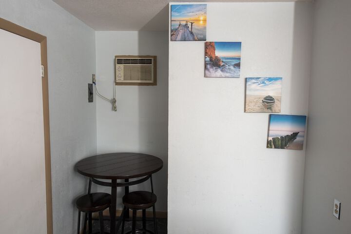 Room 8 of 154