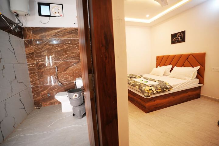 Room 3 of 18