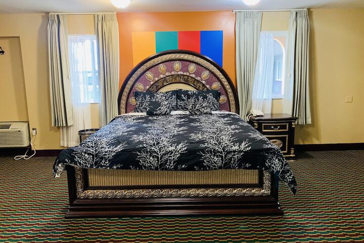 Room 7 of 16