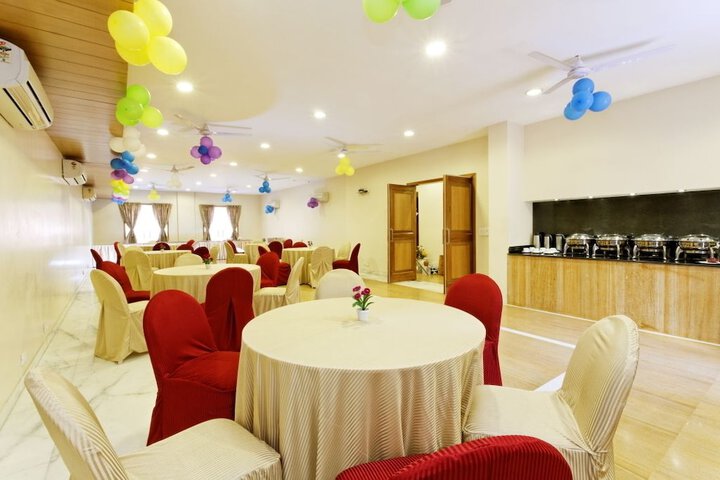 Ballroom/Hall 34 of 40